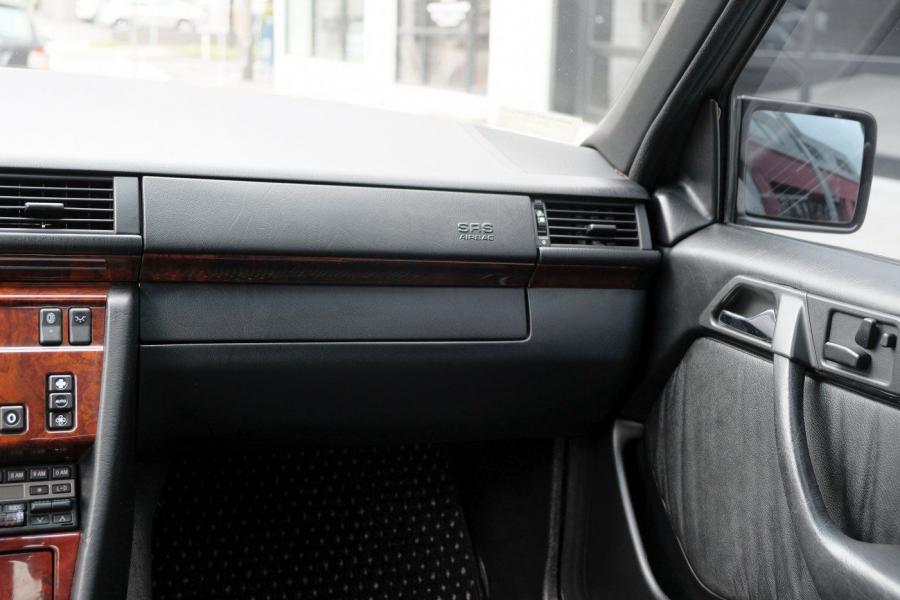 Торпедо Mercedes-Benz 500 E (W124) 1992 года  (фото 68 из 69)